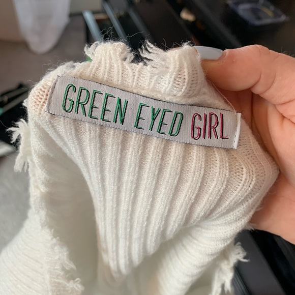 White off the shoulder crop top - Picture 4 of 4